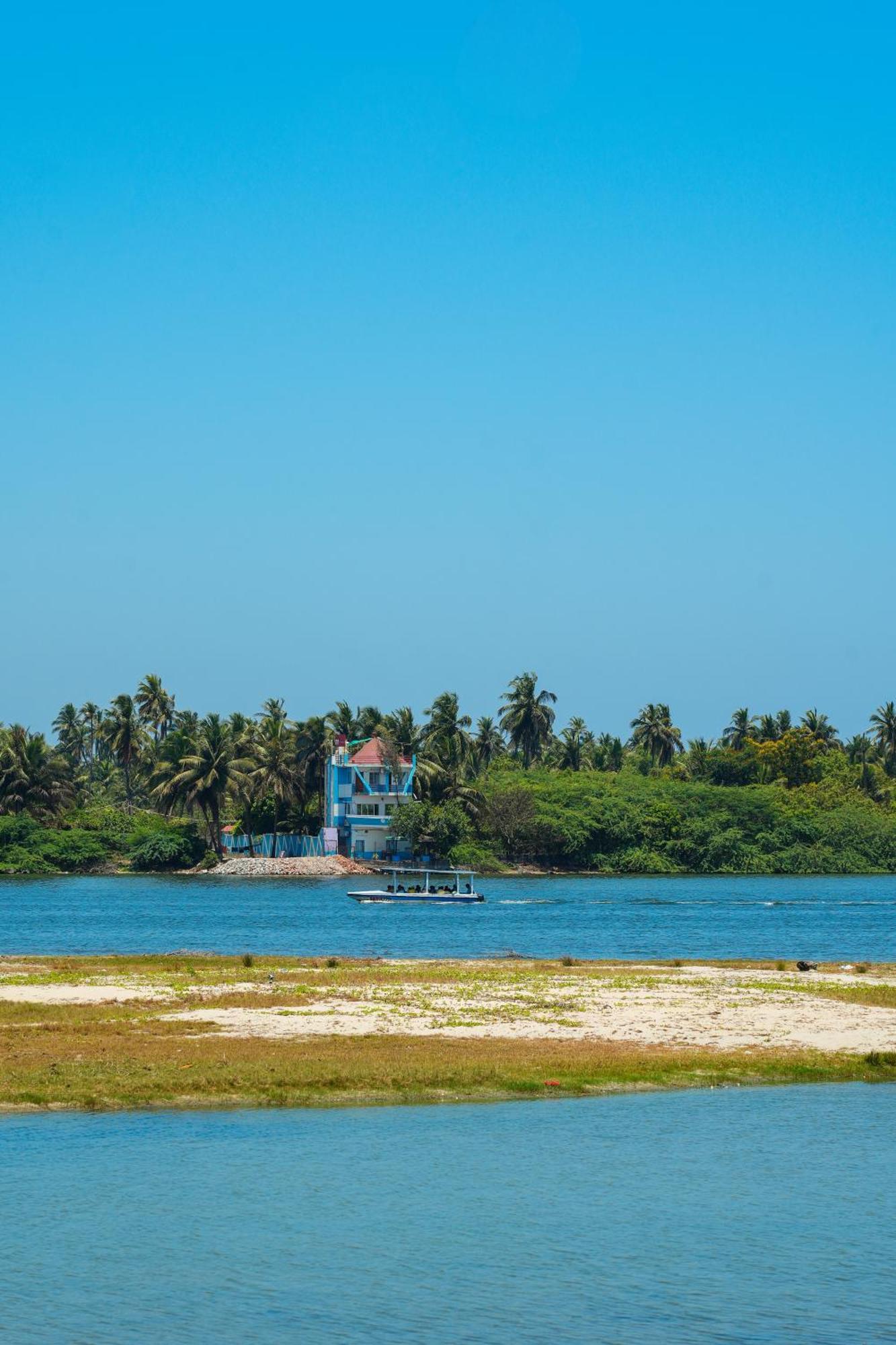 Victoria'S River View Resort Pondicherry Exteriör bild